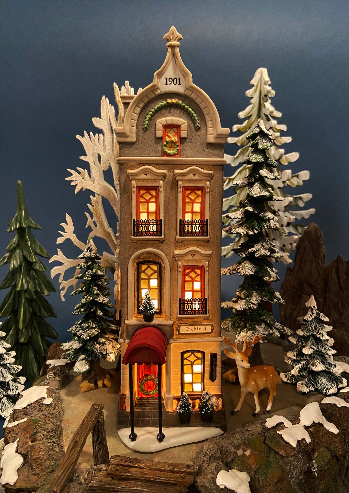 Nutcracker Grand Theater, Lighted Village House